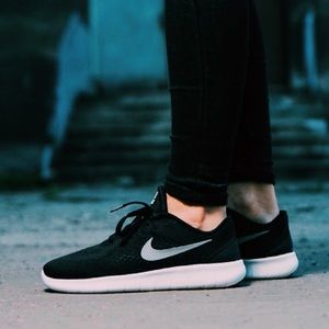 (Box included) Nike free runs